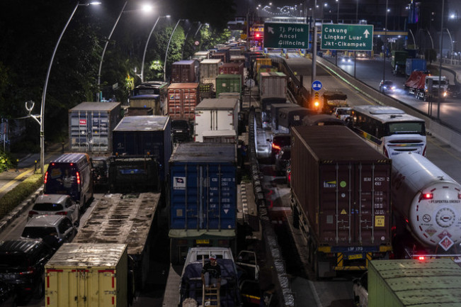 Bukan Hanya di Jalan Raya, Kereta Api Sempat Terjebak dalam Kemacetan Tanjung Priok